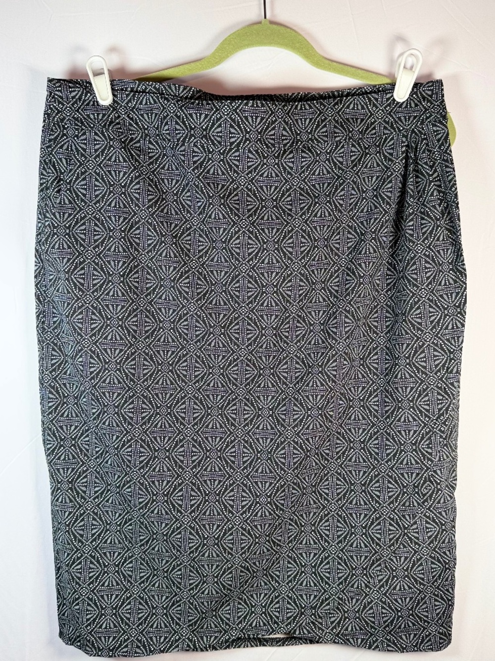 RipSkirt Hawaii Black Geometric "3" Length Midi wrap round skirt, XL